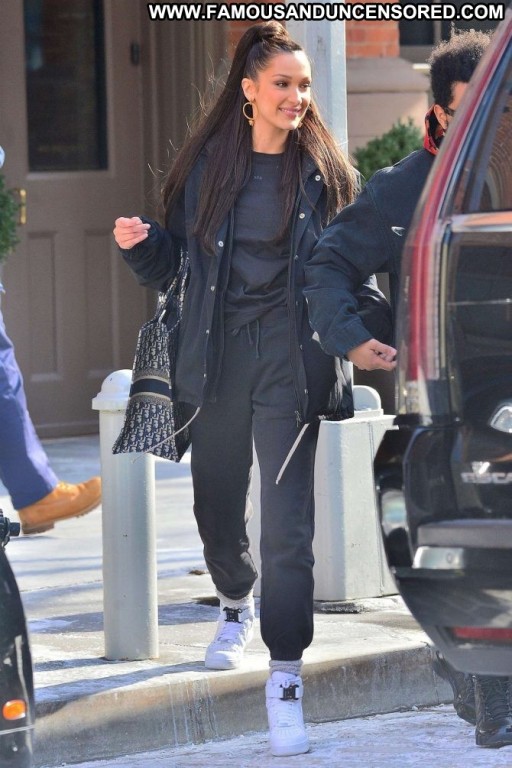 Bella Hadid Straight Boyfriend New York Celebrity Beautiful Babe Posing Hot Paparazzi Apartment