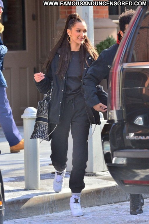Bella Hadid Straight Boyfriend New York Celebrity Beautiful Babe Posing Hot Paparazzi Apartment