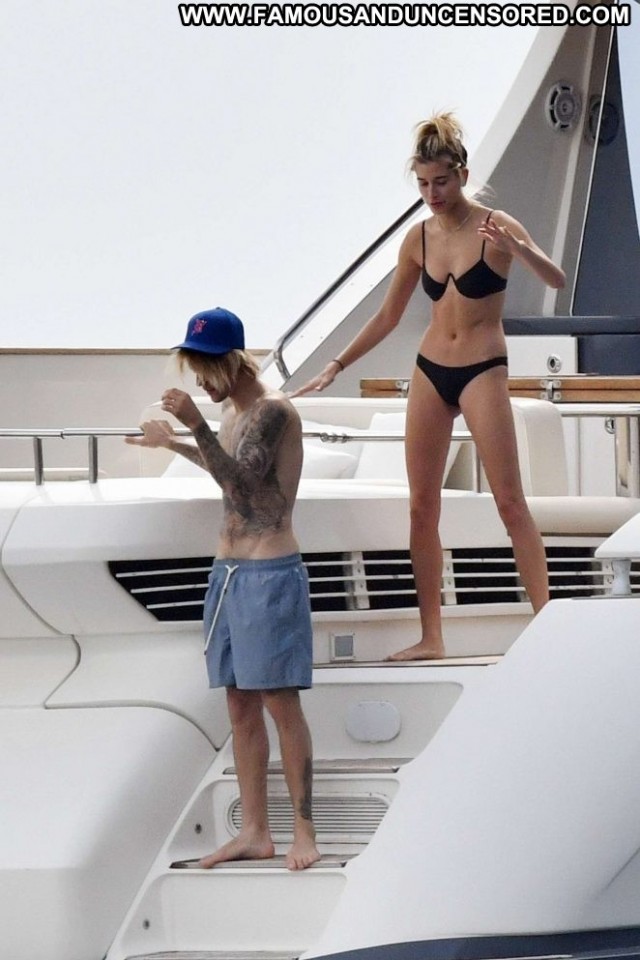 Justin Bieber No Source Babe Italy Yacht Black Paparazzi Bikini