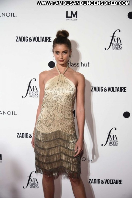 Media Babe Beautiful Paparazzi Fashion Celebrity New York Posing Hot Straight Awards