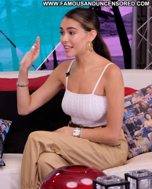 Madison Beer Hollywood Babe Beautiful Straight Posing Hot Paparazzi Celebrity