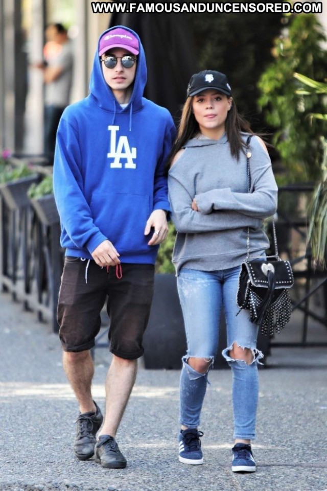Sarah No Source Celebrity Babe Paparazzi Boyfriend Beautiful Jeans