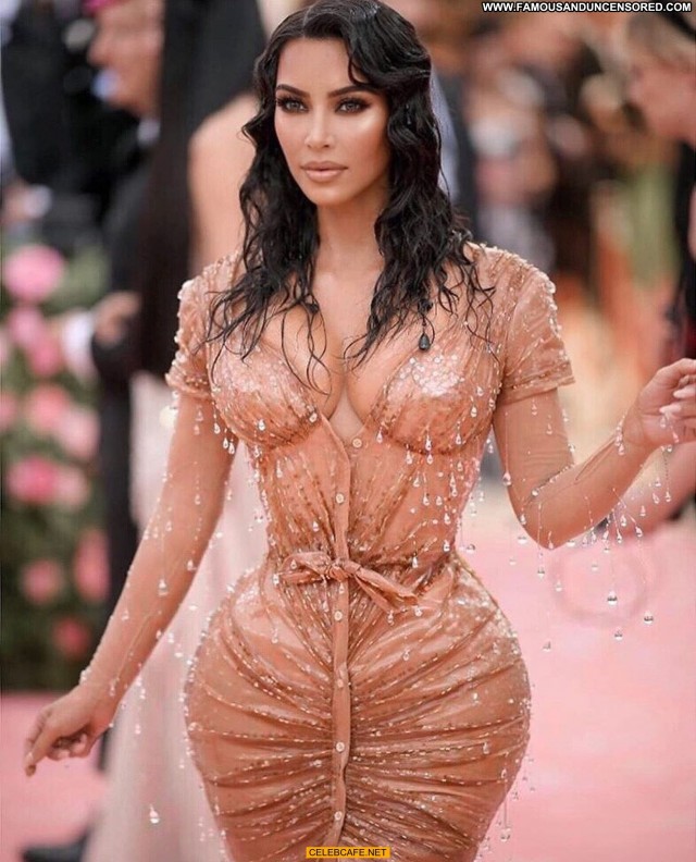 Kim Kardashian New York Posing Hot Babe Celebrity New York Cleavage
