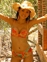 Asian Glamour Model Jang E Ping Posing Naked Outdoors