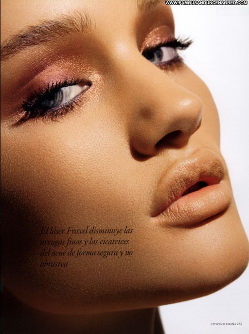 Rosie Huntington Whiteley Posing Hot Straight Celebrity