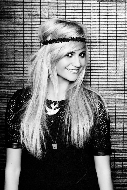 Pixie Lott Beautiful Straight Celebrity Babe Posing Hot