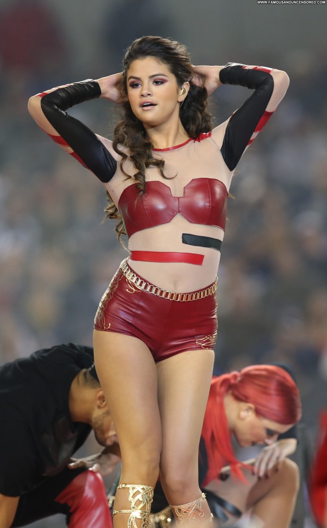 Selena Gomez Performance Babe High Resolution Beautiful Posing Hot