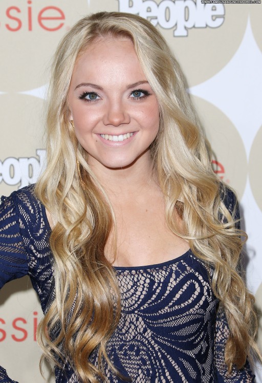 Danielle Bradbery Celebrity Beautiful Posing Hot High Resolution Babe Straight