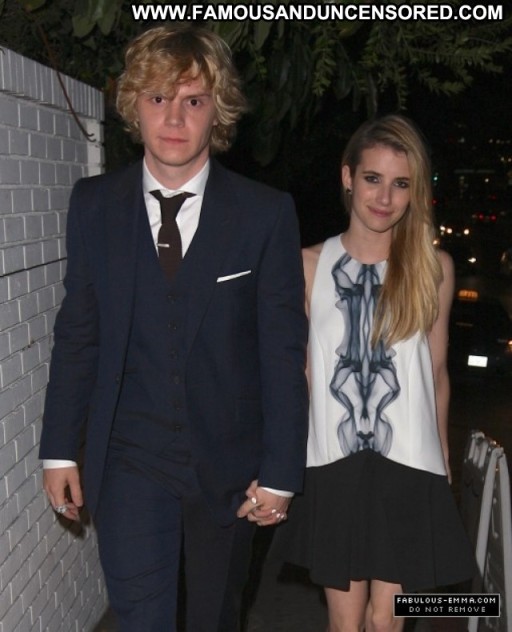 Emma Roberts Straight Posing Hot Celebrity Babe Beautiful High Resolution