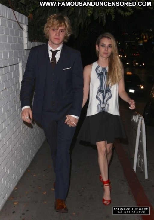 Emma Roberts Straight Posing Hot Celebrity Babe Beautiful High Resolution