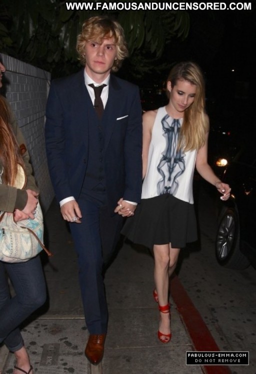 Emma Roberts Straight Posing Hot Celebrity Babe Beautiful High Resolution