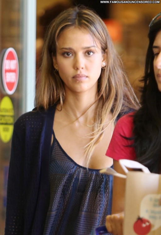 Jessica Alba Posing Hot Beautiful High Resolution Celebrity Candids Babe Shopping Straight