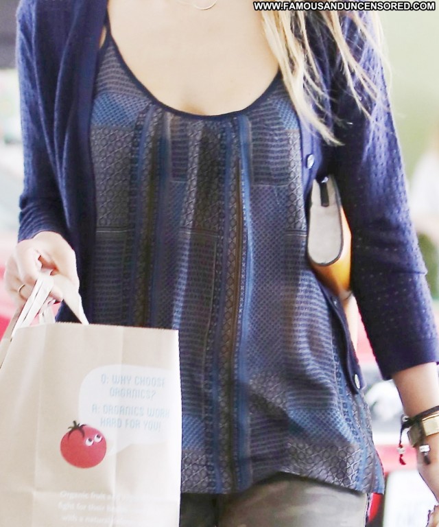 Jessica Alba Shopping Babe Posing Hot High Resolution Shopping