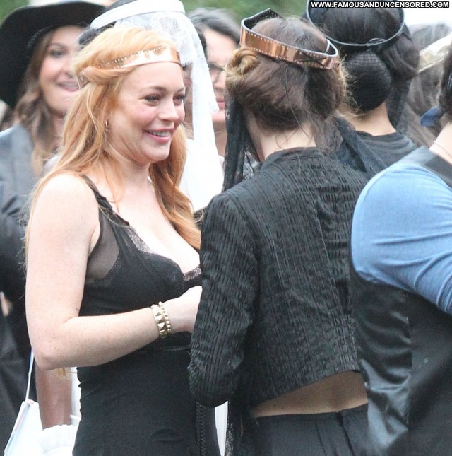 Lindsay Lohan Fashion Show Posing Hot High Resolution Fashion