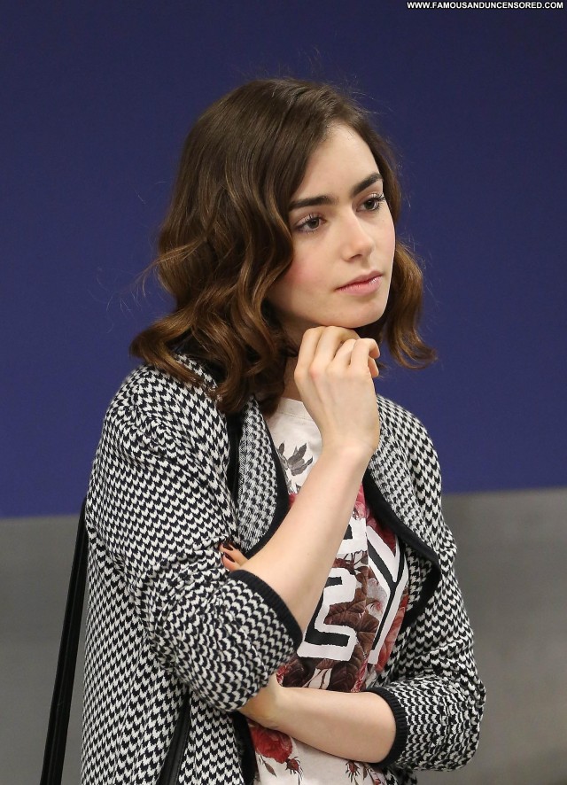 Lily Collins Lax Airport Candids Posing Hot Babe High Resolution