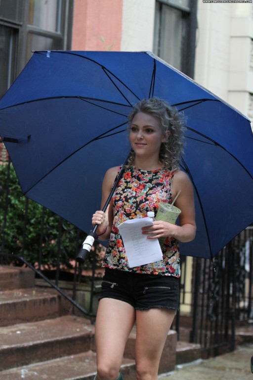 Annasophia Robb High Resolution Straight Celebrity Candids Babe Posing Hot Beautiful