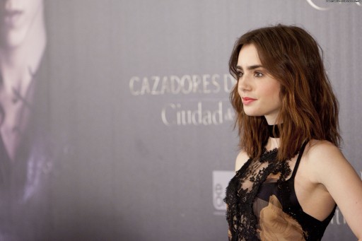 Lily Collins Posing Hot Celebrity High Resolution Straight Beautiful Babe