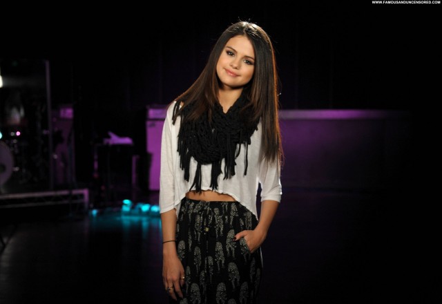 Selena Gomez Mtv Movie Awards High Resolution Posing Hot Celebrity