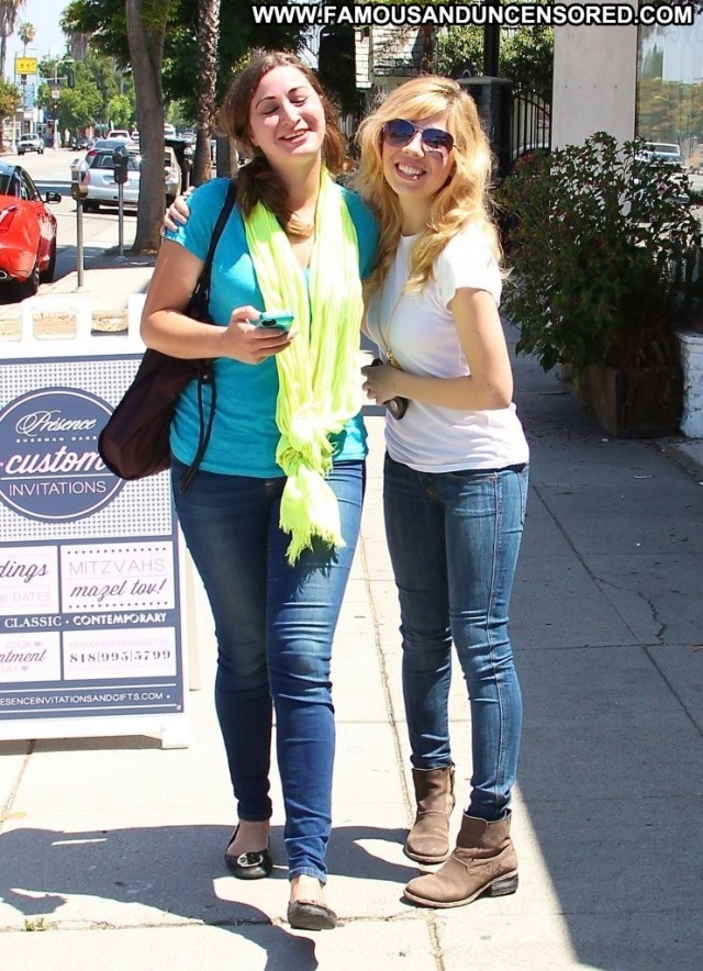 Jennette Mccurdy Los Angeles Candids Celebrity High Resolution Posing