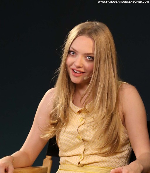 Amanda Seyfried Beautiful Candids Babe High Resolution Celebrity Straight Posing Hot