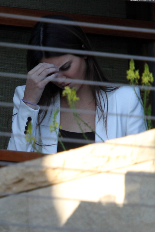 Kylie Jenner Beautiful Posing Hot Straight High Resolution Candids Celebrity Babe