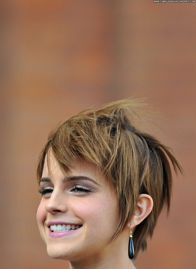 Emma Watson No Source Posing Hot London Celebrity High Resolution