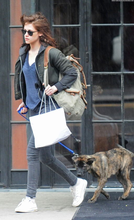 Kristen Stewart High Resolution Beautiful Babe Celebrity Straight Posing Hot