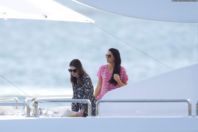Anne Hathaway No Source Babe Celebrity Boat Beautiful High Resolution