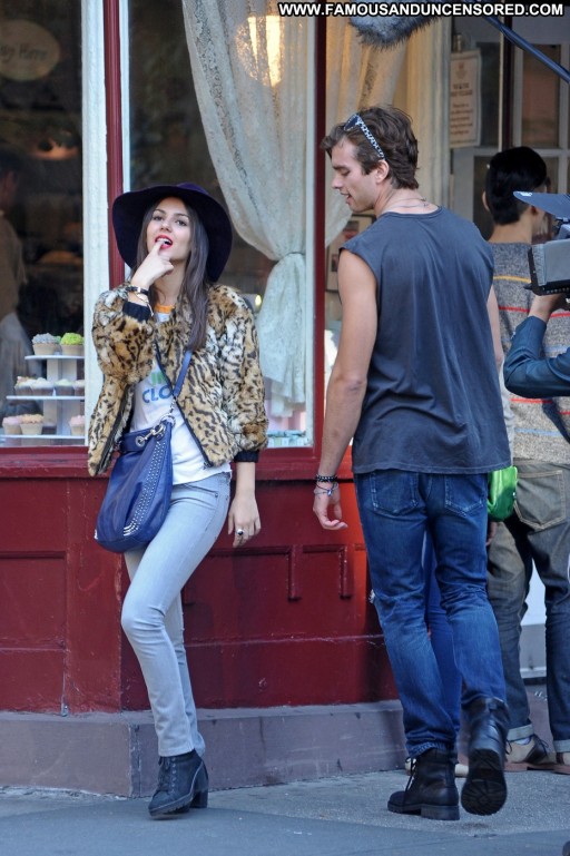 Victoria Justice High Resolution Posing Hot Babe Celebrity Beautiful Straight