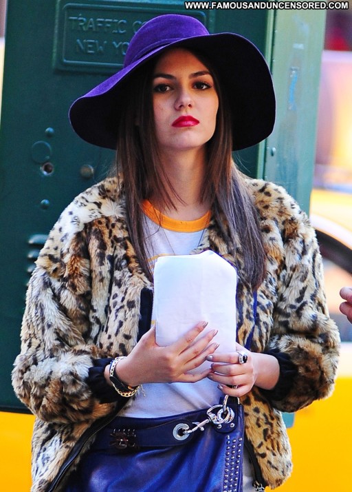 Victoria Justice High Resolution Posing Hot Babe Celebrity Beautiful Straight