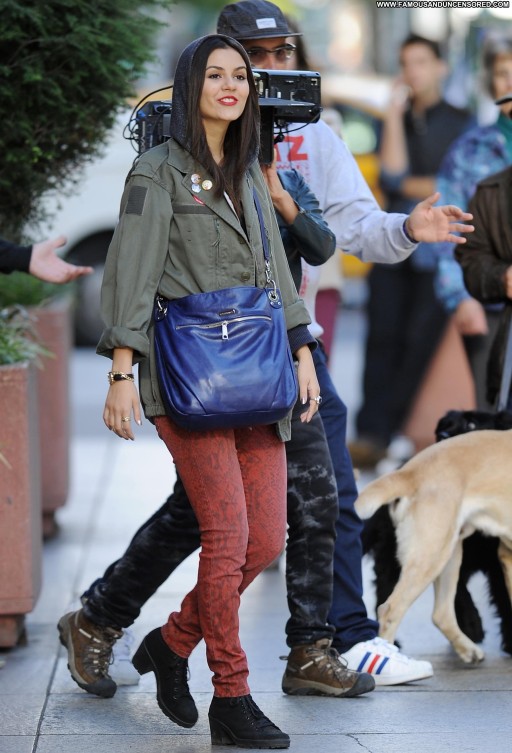 Victoria Justice Posing Hot Babe New York High Resolution Straight Celebrity Beautiful Candids
