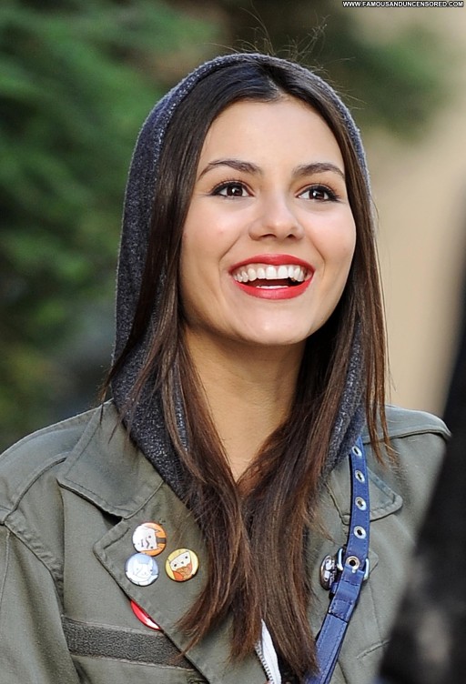 Victoria Justice Posing Hot Babe New York High Resolution Straight Celebrity Beautiful Candids