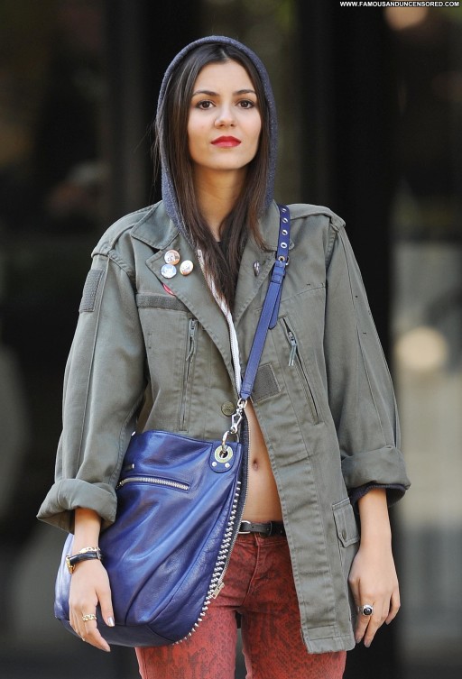 Victoria Justice Posing Hot Babe New York High Resolution Straight Celebrity Beautiful Candids
