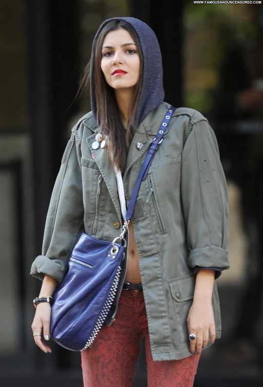 Victoria Justice Posing Hot Babe New York High Resolution Straight Celebrity Beautiful Candids