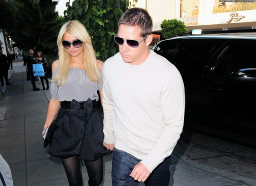 Paris Hilton Babe Shopping Beautiful Straight Celebrity High Resolution Posing Hot