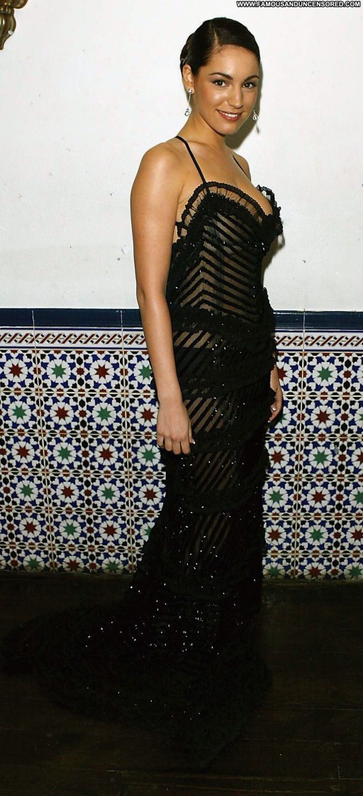 Kelly Brook Posing Hot Straight Beautiful Celebrity Babe