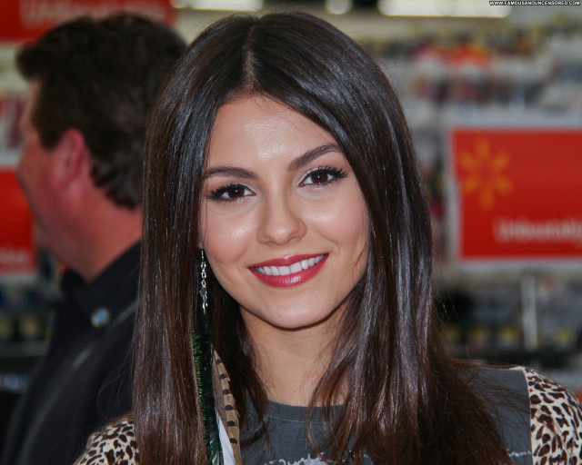 Victoria Justice No Source Beautiful Babe Celebrity Posing Hot High