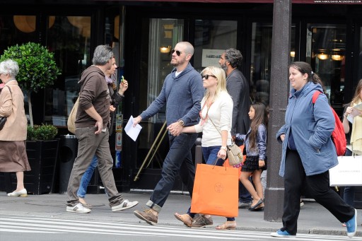Reese Witherspoon Paris Posing Hot Straight High Resolution Celebrity Shopping Babe Beautiful