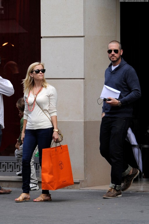 Reese Witherspoon Paris Posing Hot Straight High Resolution Celebrity Shopping Babe Beautiful