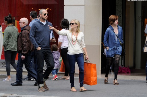 Reese Witherspoon Paris Posing Hot Straight High Resolution Celebrity Shopping Babe Beautiful