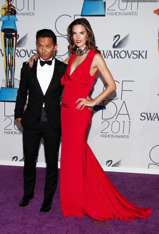 Alessandra Ambrosio Awards Posing Hot Fashion High Resolution Straight Celebrity Beautiful New York Babe