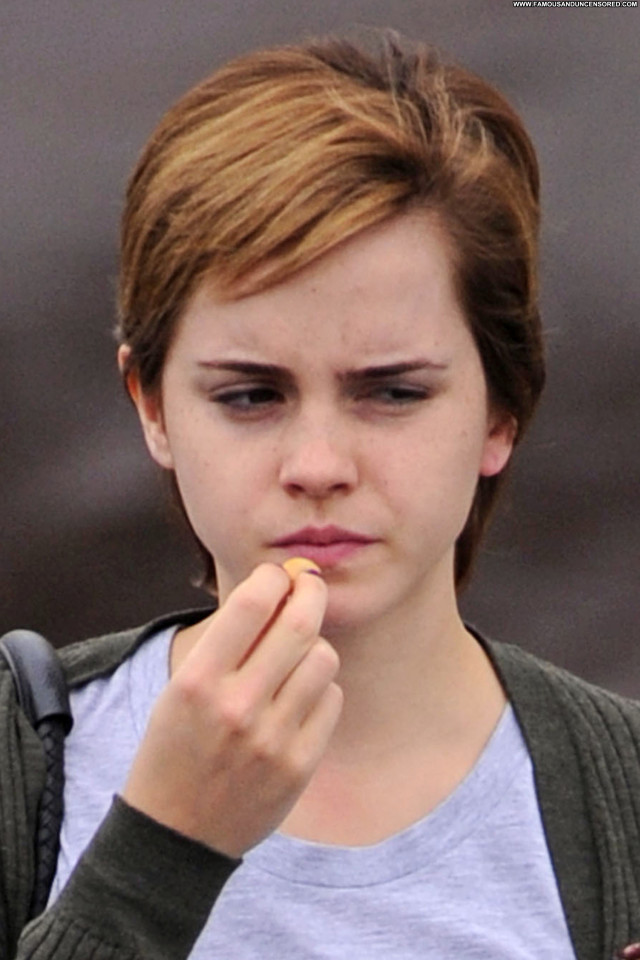 Emma Watson Shopping Celebrity Beautiful Shopping Posing Hot High