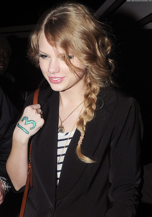 Taylor Swift High Resolution Beautiful Straight London Babe Hotel Posing Hot Celebrity