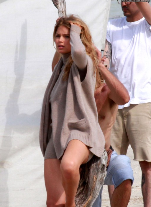 Doutzen Kroes Straight Celebrity Babe Beautiful Beach Photoshoot Posing Hot High Resolution
