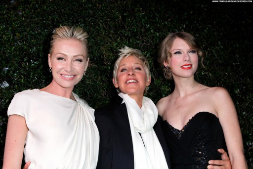 Drew Barrymore Posing Hot Straight High Resolution Babe Beautiful Celebrity