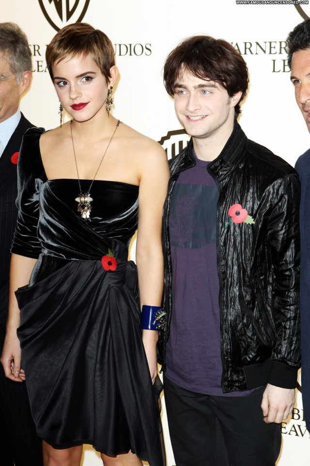 Emma Watson Brothers Celebrity Babe London High Resolution Posing Hot