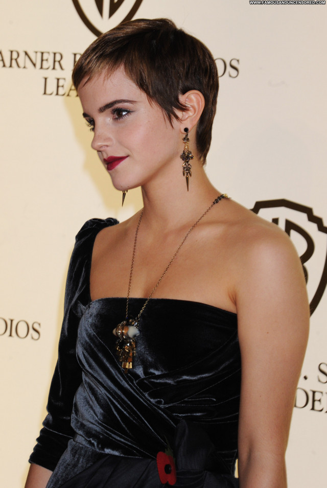 Emma Watson Brothers Celebrity Posing Hot High Resolution Beautiful