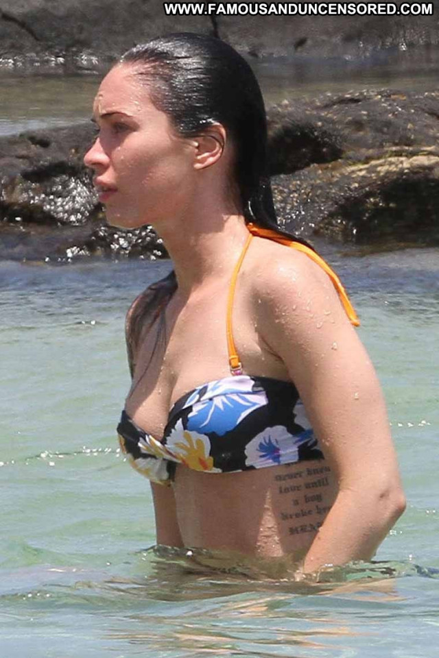 Megan Fox No Source Posing Hot Babe Boyfriend Celebrity Hawaii