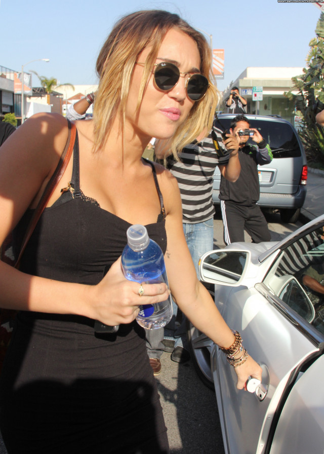 Miley Cyrus No Source Beautiful Posing Hot Celebrity Usa Babe Upskirt