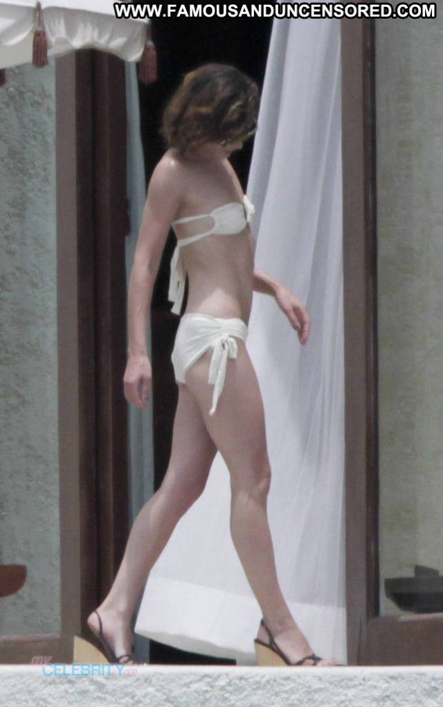 Milla Jovovich E Love Usa Beautiful Topless Posing Hot Happy